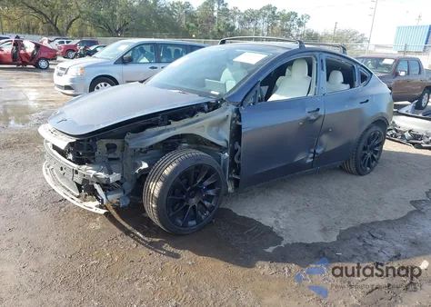 2021 Tesla Model Y Long Range Dual Motor All-Wheel Drive z USA, uszkodzony, nr VIN 5YJYGDEE5MF144113